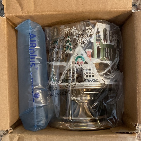 āVillage Sceneā by Bath & Body Works, 3-Wick Candle Holder, 2024 Series, NWT Box - Picture 14 of 15
